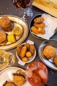 Locale per aperitivi a base di pesce a Novara